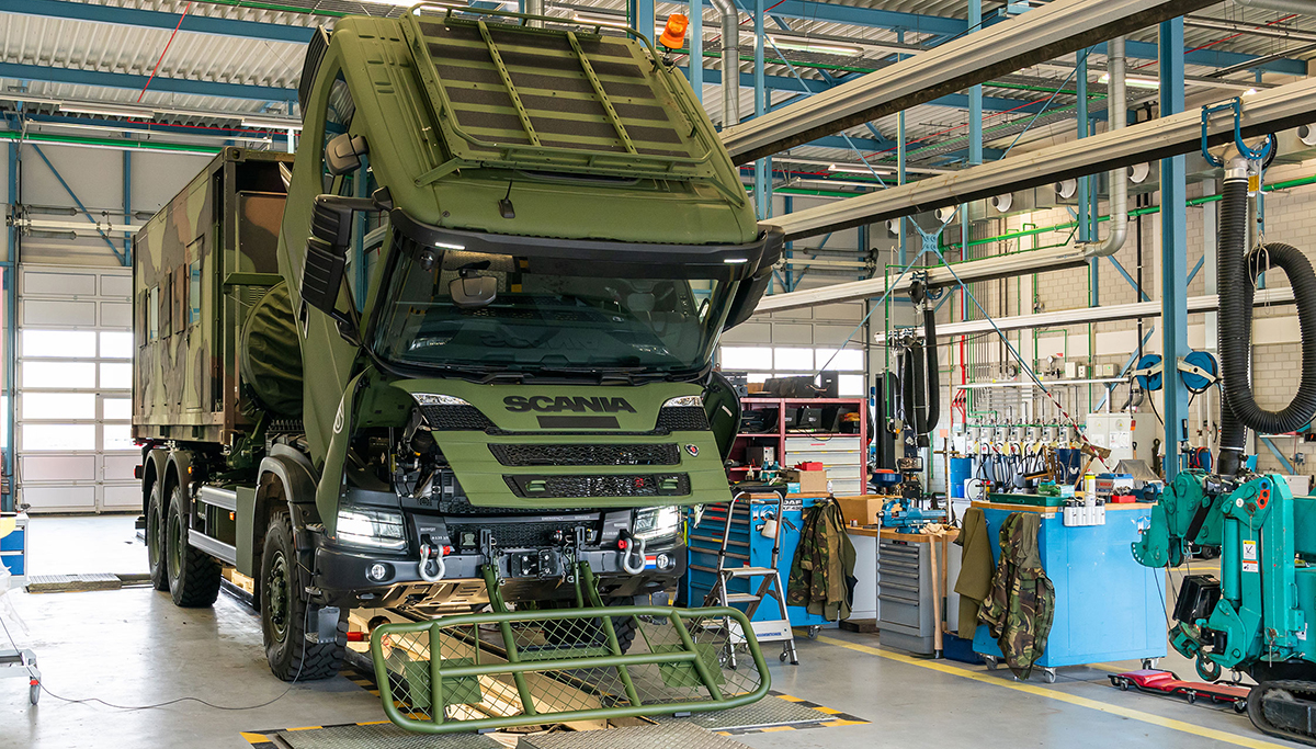 Defensie en Scania zetten met nieuwe werkplaats de volgende stap in verregaande samenwerking