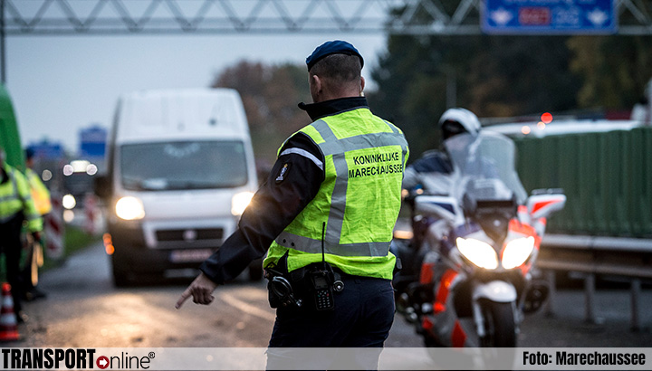 Marechaussee pakt Roemeense chauffeur op voor mensensmokkel bij Venlo