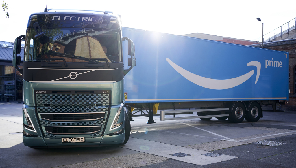 Volvo gaat twintig zware elektrische trucks leveren aan Amazon