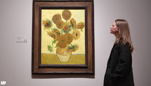 Activisten gooien tomatensoep over een Van Gogh in museum Londen [+video]