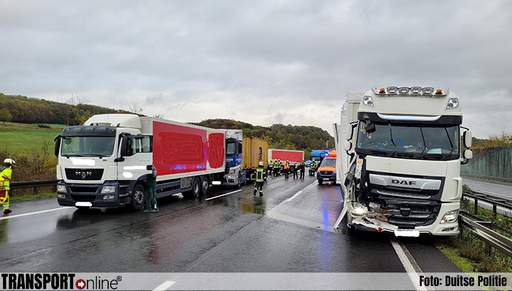 Drie vrachtwagenchauffeurs gewond bij ongeval op Duitse A1 [+foto's]