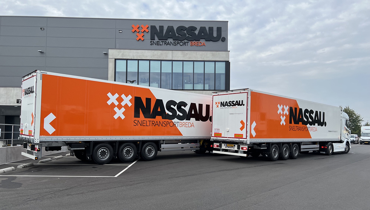 Twintigste Schmitz trailer voor Nassau Sneltransport
