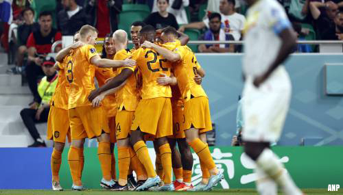 Oranje opent WK met zege op Senegal (2-0) door twee late treffers