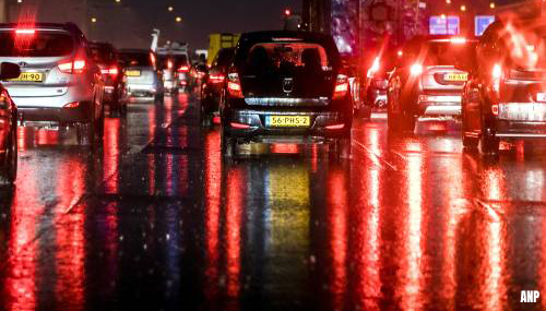 Regen en ongelukken leiden tot drukste ochtendspits van het jaar