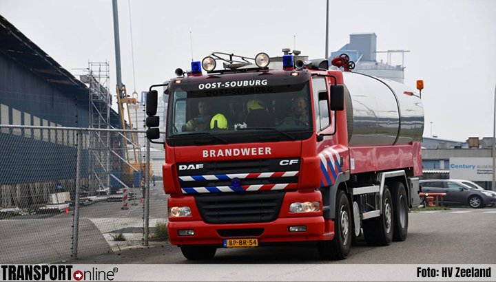 Reanimatie en vrachtwagenbrand tegelijk bij bedrijf in Ritthem [+foto]