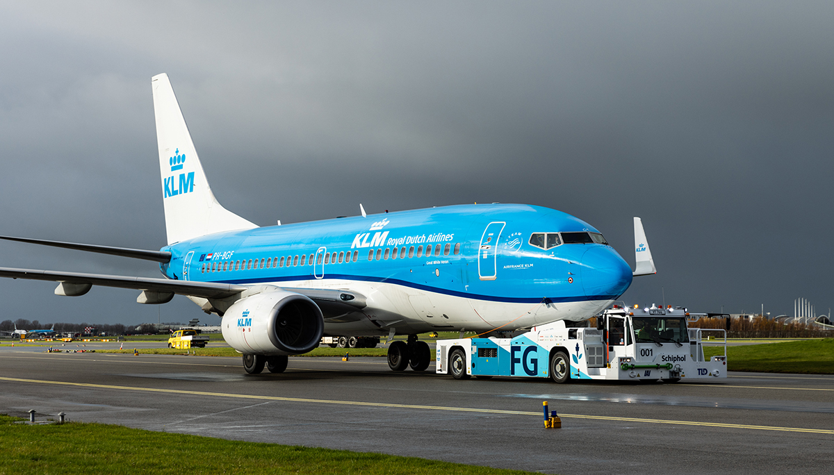 KLM en partners vervolgen proeven met duurzaam taxiën op Schiphol [+video]