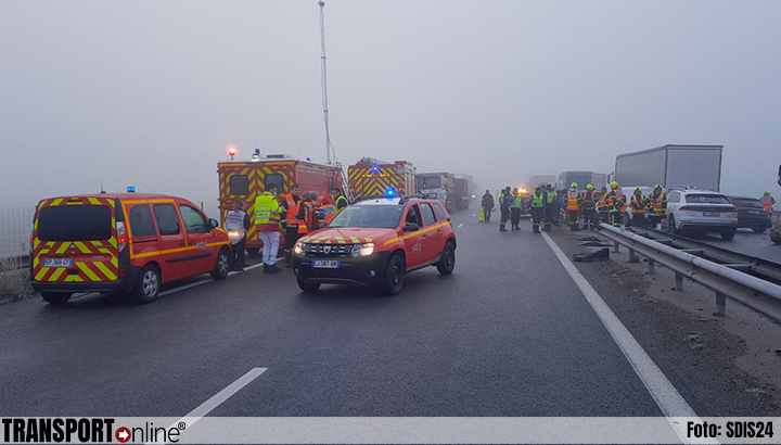 Kettingbotsing op Franse A72 met 23 voertuigen waaronder negen vrachtwagens [+foto's]