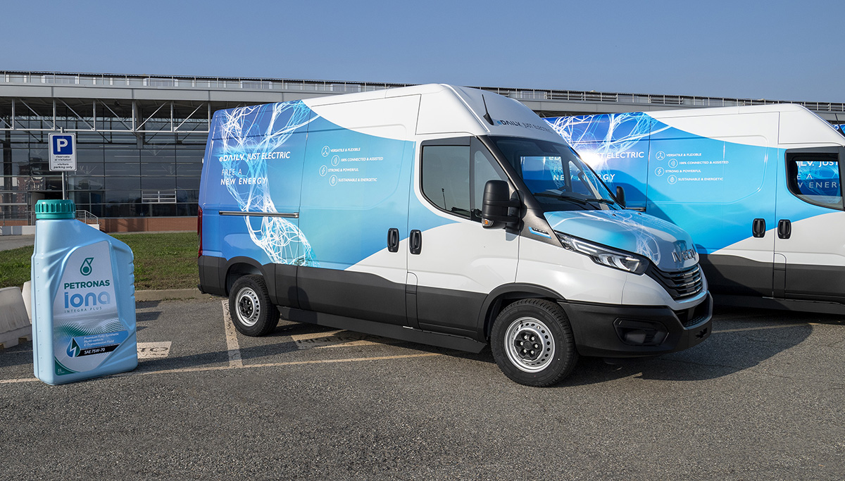 PETRONAS Lubricants International ontwerpt met IVECO duurzame vloeistoffen voor commerciële elektrische voertuigen