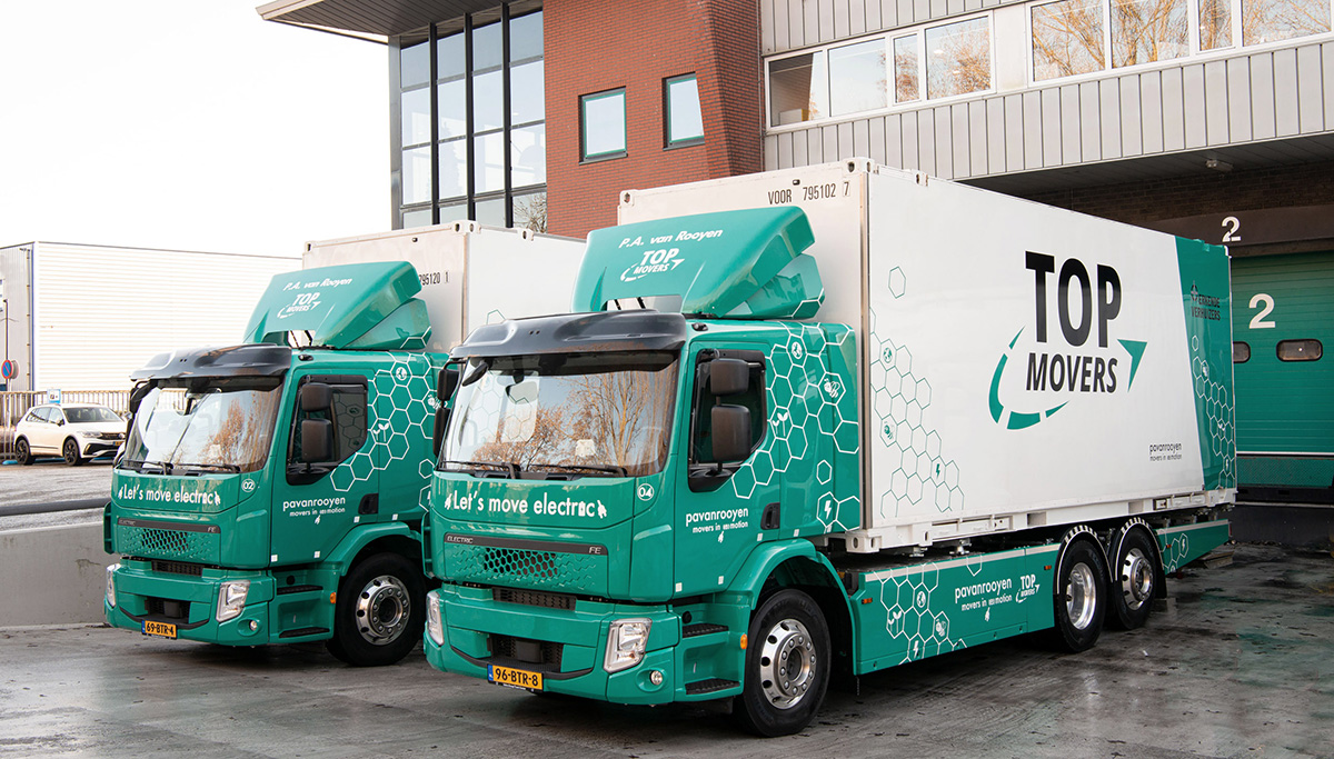 P.A. van Rooyen Top Movers gaat verhuizen met twee Volvo's FE Electric