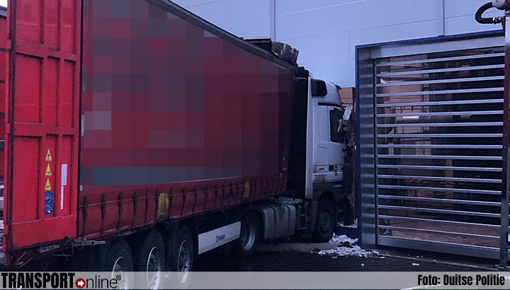 Dronken vrachtwagenchauffeur rijdt met vrachtwagen tegen muur bedrijf [+foto]