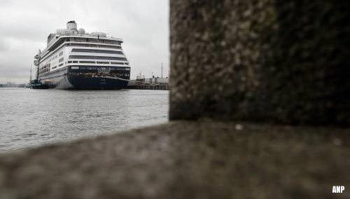 Mogelijk 600 vluchtelingen extra opgevangen op schepen Zaandam
