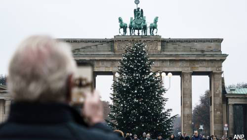 Klimaatactivisten zagen top af van Berlijns officiële kerstboom