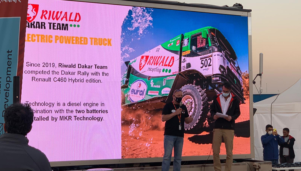 A.S.O.: Riwald Dakar Team toonaangevend met hybride truck