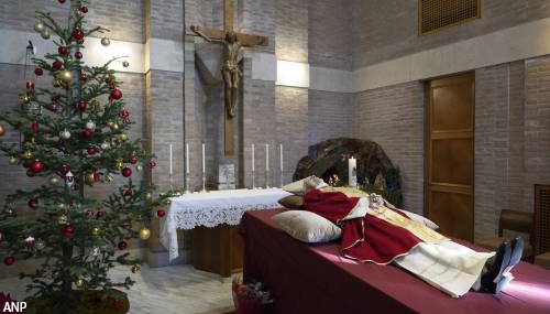 Paus emeritus Benedictus opgebaard in Sint-Pieter