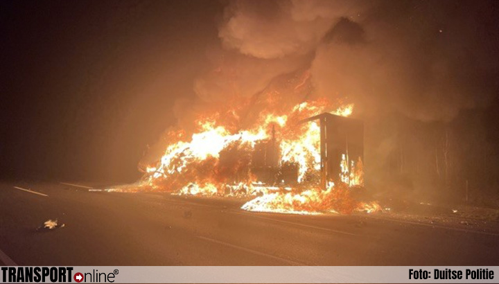 Vrachtwagen volledig uitgebrand op Duitse A7 [+foto's]