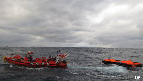 Vrachtschip 'Jin Tian' gezonken, acht bemanningsleden vermist [+foto&video]