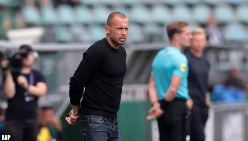 Trainer Heitinga leidt na ontslag Schreuder training van Ajax