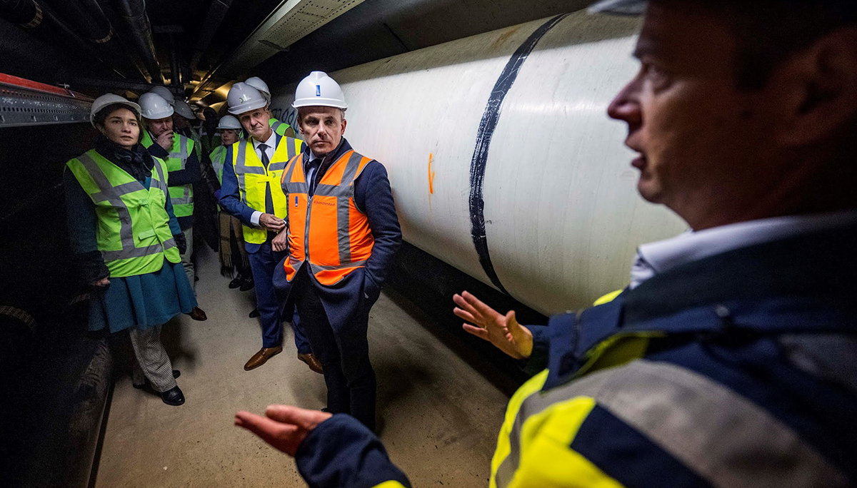 Minister Harbers bezoekt ondergrondse snelweg voor veilig en duurzaam transport