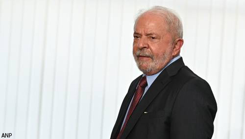 Lula neemt afscheid van Pelé in voetbalstadion