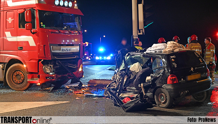 Twee zwaargewonden bij ernstig ongeval met vrachtwagen op N307 bij Dronten [+foto]