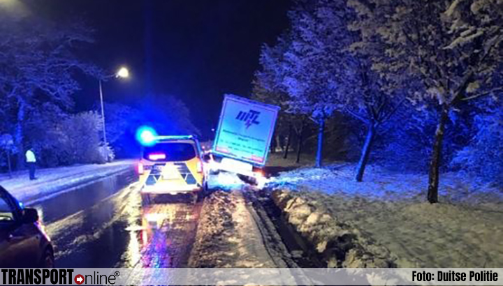 Wegen in Duitsland geblokkeerd door geschaarde en geslipte vrachtwagens [+foto's]