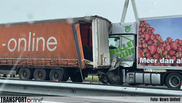 A28 ter hoogte van Hoevelaken twee uur dicht door ongeval met vrachtwagens.