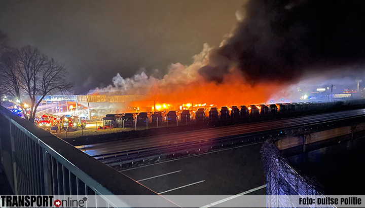 Meer dan 20 bussen en meerdere opleggers en chassis in rook opgegaan bij grote brand [+foto's]