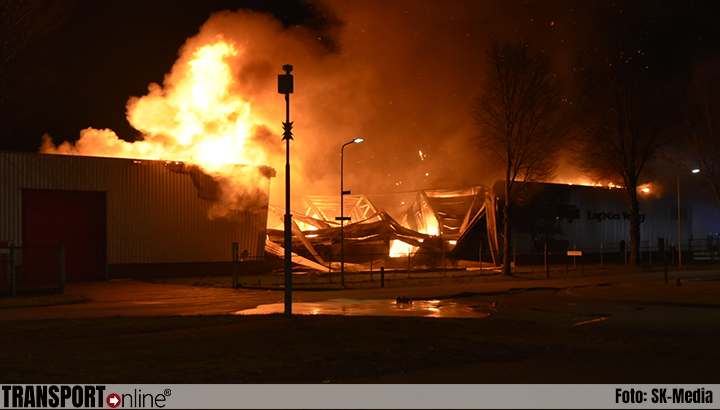 Pand Van Dijk Logistics Venray door brand verwoest [+foto's]