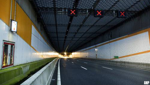 Dichte Heinenoordtunnel bij Rotterdam veroorzaakt files