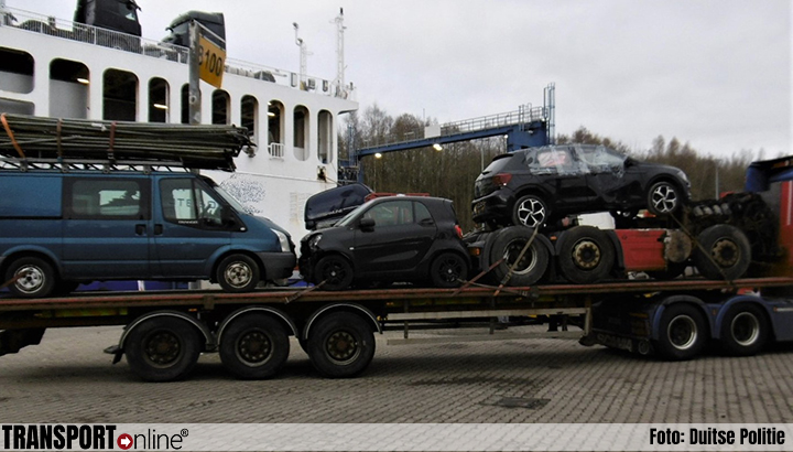 Twee vrachtwagens krijgen transportverbod voor ze de ferry op willen in Duitse Lübeck [+foto]