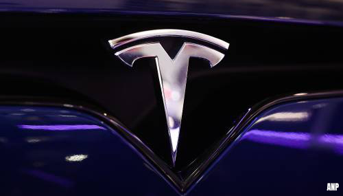 Tesla roept auto's terug in VS vanwege probleem automatische piloot