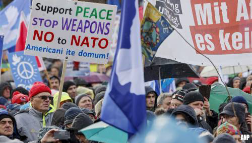 Massale demonstratie in Berlijn tegen oorlog en wapenleveranties