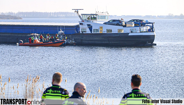 Aanvaring vissersbootje en binnenvaartschip op Gooimeer [+foto's]