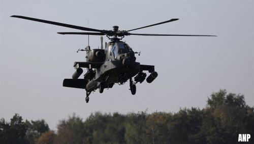 Man schiet met vuurwapen op Apache-helikopter