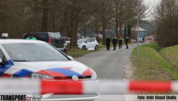 Automobilist overleden na aanrijding tegen boom in Uitgeest [+foto]
