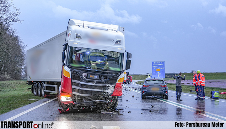 Ernstige aanrijding tussen auto en vrachtwagen op N366 [+foto].