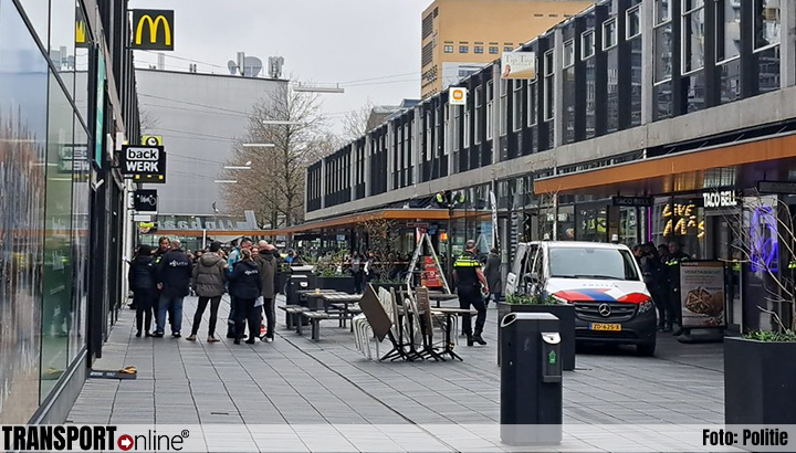 22-jarige neergestoken man overleden na steekincident in winkelstraat in Rotterdam