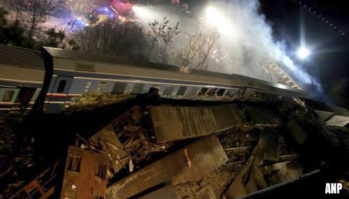 Tientallen doden door aanrijding passagiers- en goederentrein in Griekenland [+foto&video]