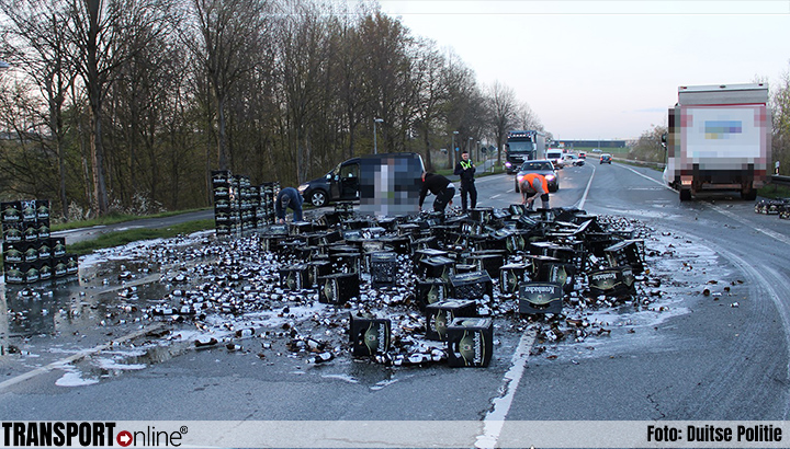 Vrachtwagen verliest 150 kratten bier op aansluiting Duitse A2