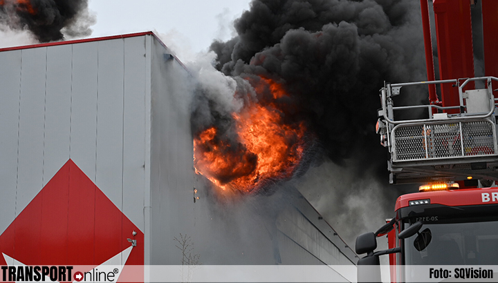 GRIP2 van kracht vanwege zeer grote brand bij Axell Logistics in Etten-Leur [+foto's&video]