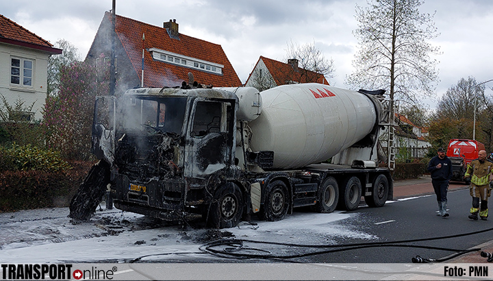 Vrachtwagen uitgebrand in Breda