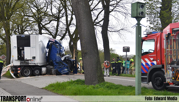 Vrachtwagenchauffeur bekneld bij ernstig ongeval in Horst.