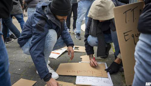 Asielzoekers demonstreren in Amsterdam tegen trage procedure