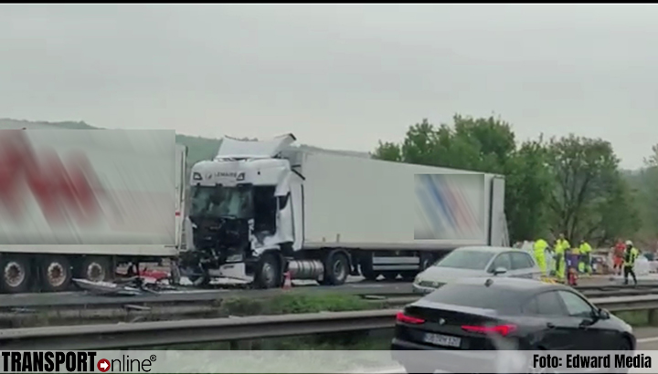 Aanrijding met drie vrachtwagens op Duitse A3 [+video]