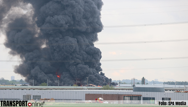 Zeer grote brand in loods in Bleiswijk [+foto's&video]