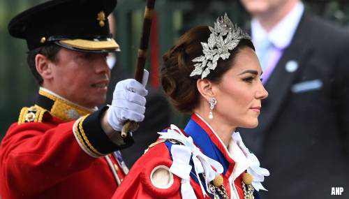 William en Catherine achter koningspaar naar Buckingham Palace