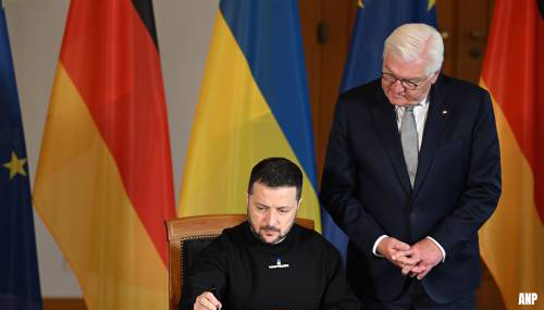 Zelensky na aankomst in Duitsland ontvangen door president
