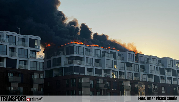 Snelweg dicht door rook uitslaande brand in Amsterdam [+foto's&video]