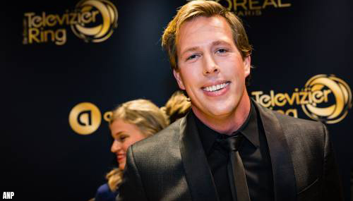 Freek Vonk 'bevallen' van gezonde larf uit been [+foto]