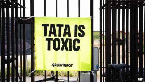 Klimaatactivisten breken door hekken bij Tata Steel